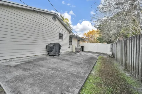 626 Sw Cynthia Street Port Saint Lucie FL 34983