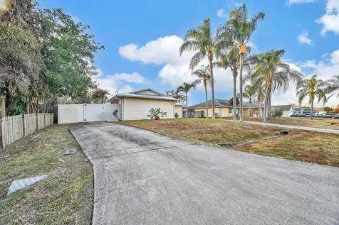 626 Sw Cynthia Street Port Saint Lucie FL 34983
