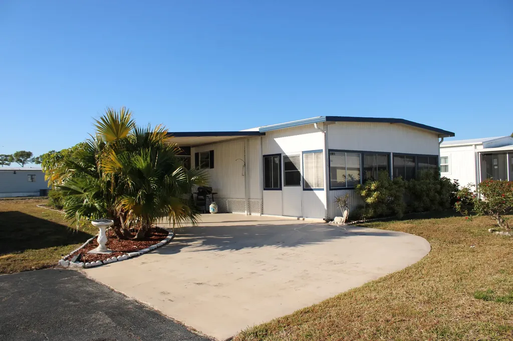 39016 Gayle Bay Boynton Beach FL 33436