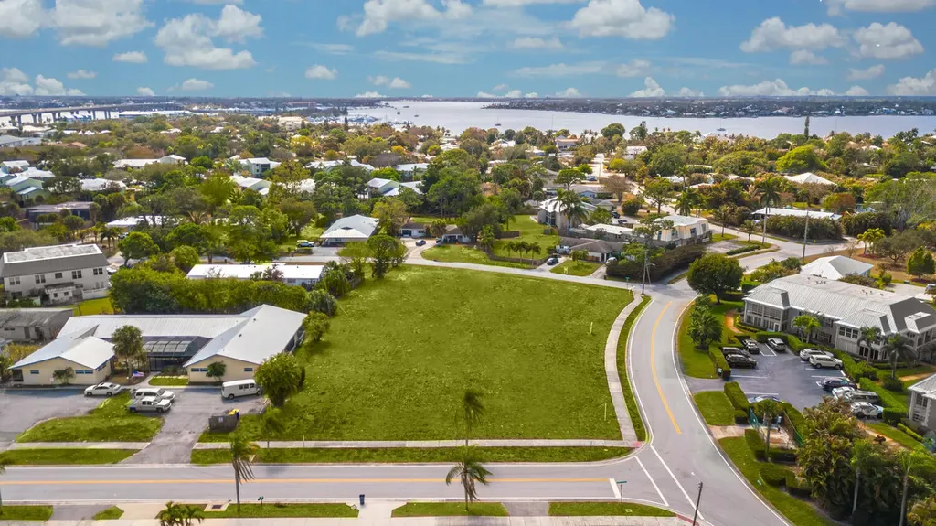 933 & 943 NW Spruce Ridge Drive Stuart FL 34994