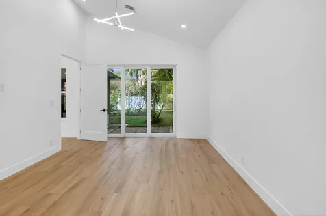 5537 NW 21st Way Boca Raton FL 33496