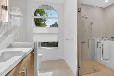 5537 NW 21st Way Boca Raton FL 33496