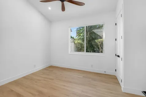 5537 NW 21st Way Boca Raton FL 33496