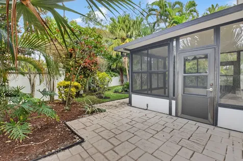5537 NW 21st Way Boca Raton FL 33496