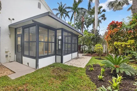 5537 NW 21st Way Boca Raton FL 33496
