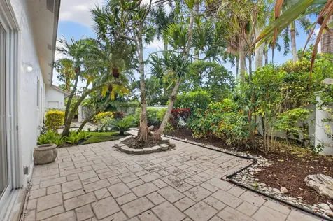 5537 NW 21st Way Boca Raton FL 33496