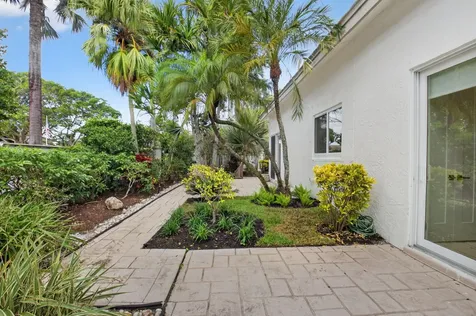 5537 NW 21st Way Boca Raton FL 33496