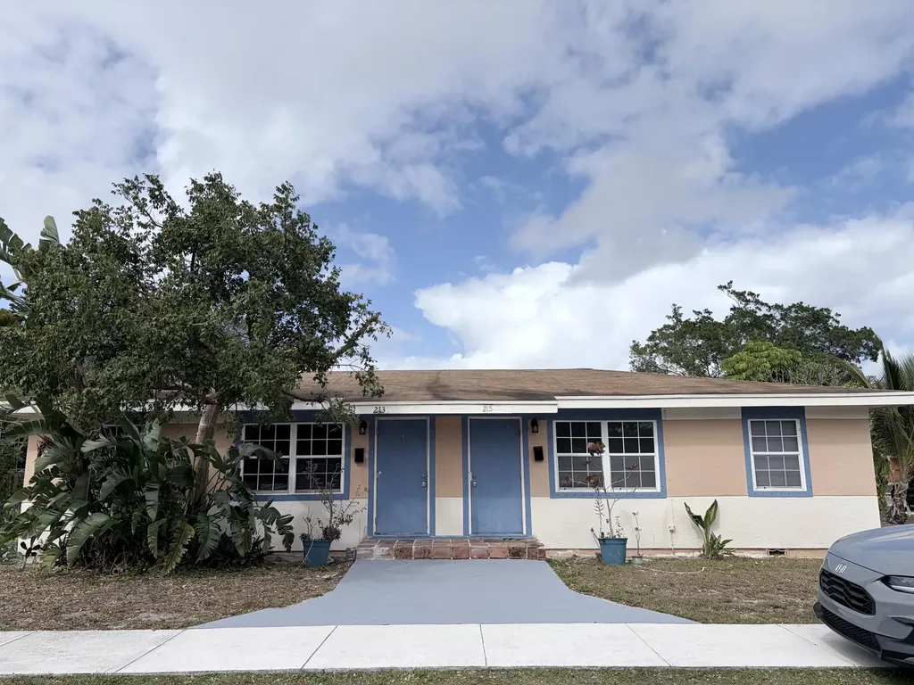 213 SE 9th Street Delray Beach FL 33483