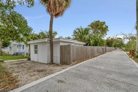 320 Se 4th Avenue Delray Beach FL 33483