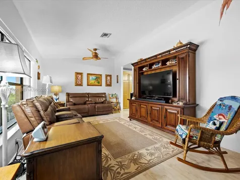 102 Chapel Lane Tequesta FL 33469
