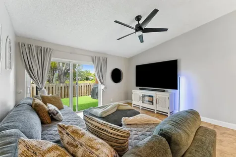 5157 Nw 11th Lane Deerfield Beach FL 33064