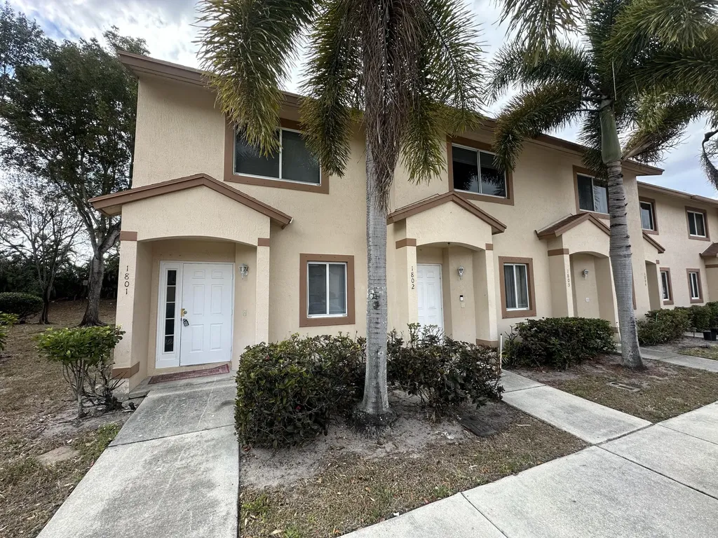 1801 Lakeview Drive Royal Palm Beach FL 33411