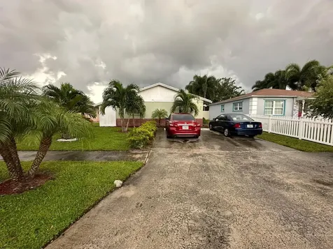 523 Colonial Road West Palm Beach FL 33405