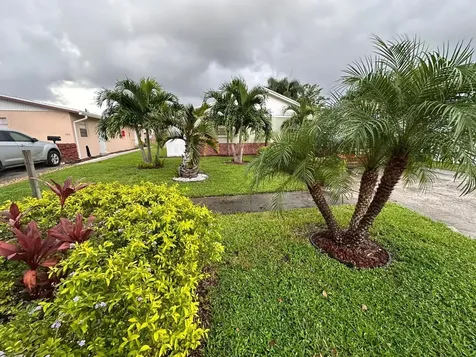 523 Colonial Road West Palm Beach FL 33405