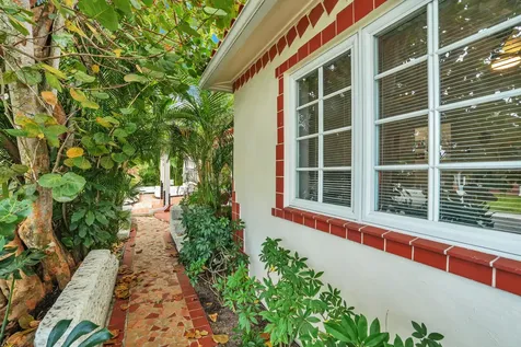 417 N 12th Avenue Lake Worth FL 33460