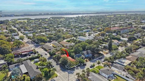 417 N 12th Avenue Lake Worth FL 33460