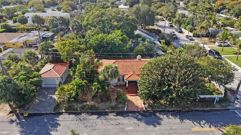 417 N 12th Avenue Lake Worth FL 33460