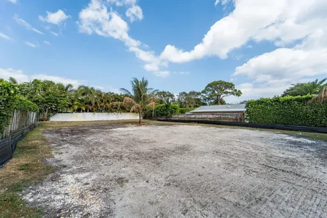 2417 Country Oaks Lane West Palm Beach FL 33410