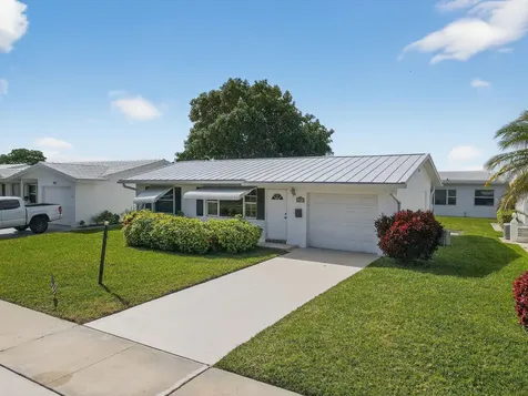 1904 Sw Golf Lane Boynton Beach FL 33426