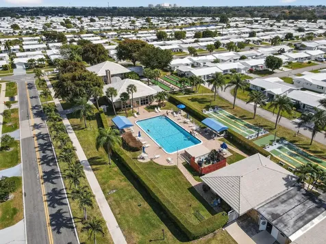 1904 Sw Golf Lane Boynton Beach FL 33426