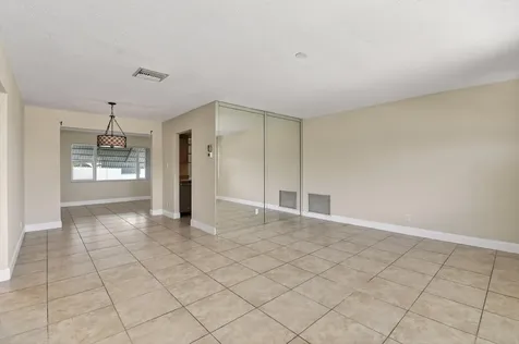 1904 Sw Golf Lane Boynton Beach FL 33426