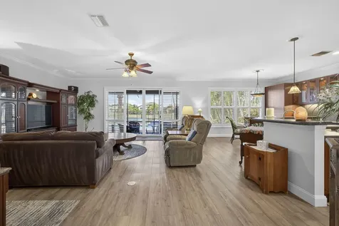 109 Isola Circle Royal Palm Beach FL 33411