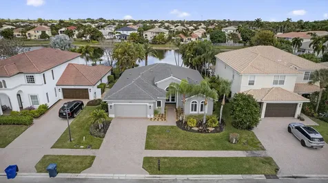 109 Isola Circle Royal Palm Beach FL 33411
