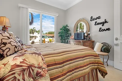 371 Se 15 Avenue Pompano Beach FL 33060