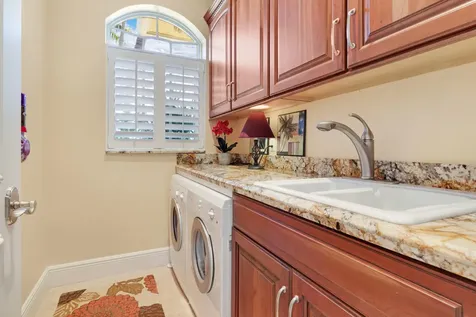 371 Se 15 Avenue Pompano Beach FL 33060