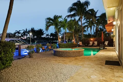 371 Se 15 Avenue Pompano Beach FL 33060