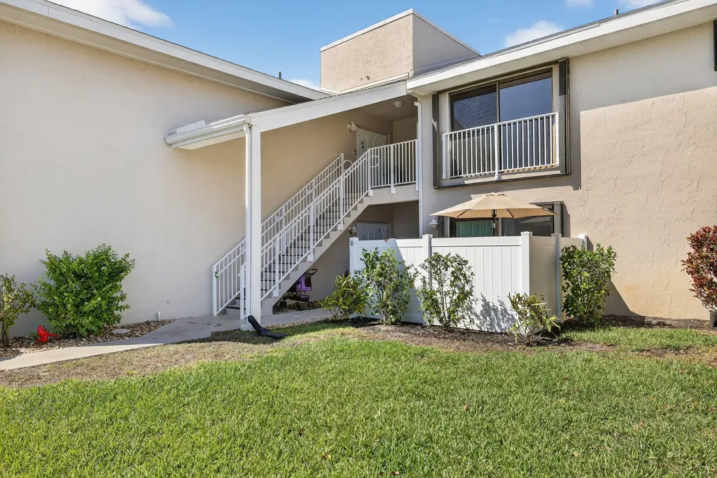 3210 S Lakeview Circle Hutchinson Island FL 34949