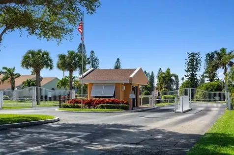 3210 S Lakeview Circle Hutchinson Island FL 34949