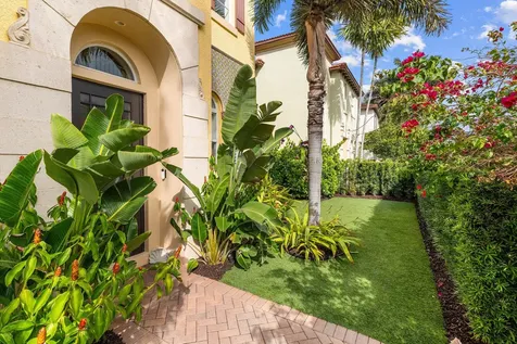 100 Via Floresta Drive Boca Raton FL 33487