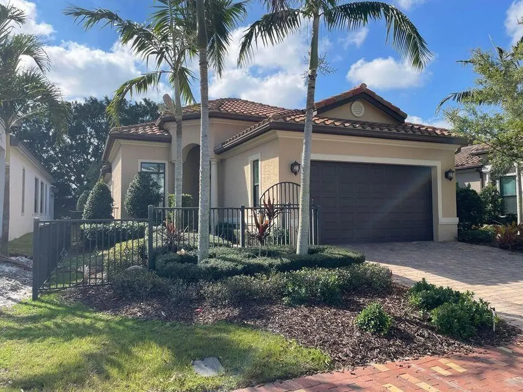 600 SE Fascino Circle Port Saint Lucie FL 34984