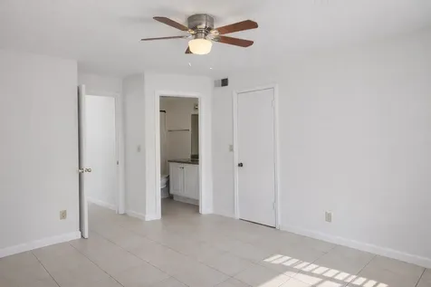 2926 S University Drive Davie FL 33328