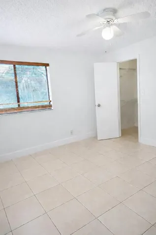 2926 S University Drive Davie FL 33328