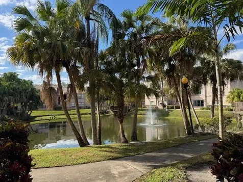 2926 S University Drive Davie FL 33328