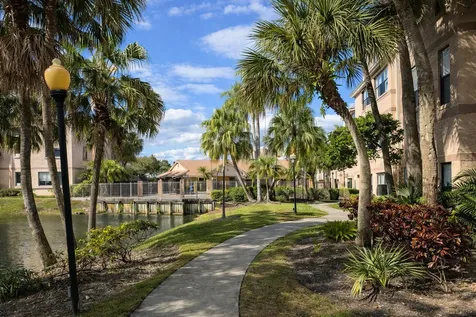 2926 S University Drive Davie FL 33328