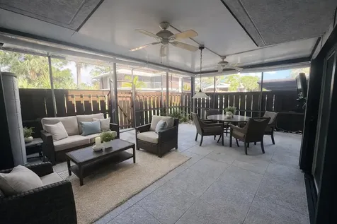 604 Se Castle Court Port Saint Lucie FL 34952