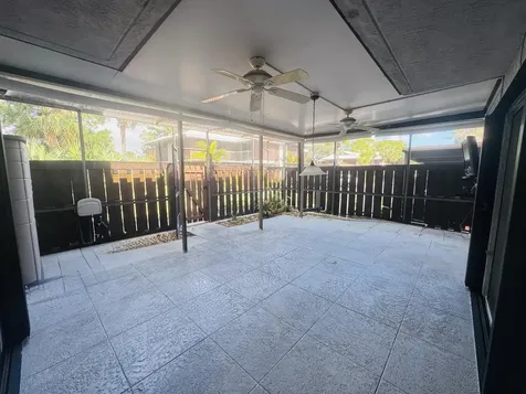 604 Se Castle Court Port Saint Lucie FL 34952