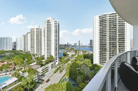 4100 Island Boulevard Aventura FL 33160
