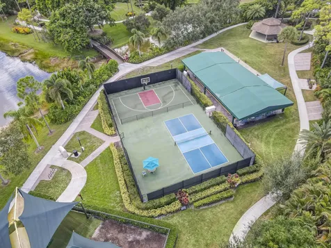 10525 La Strada West Palm Beach FL 33412