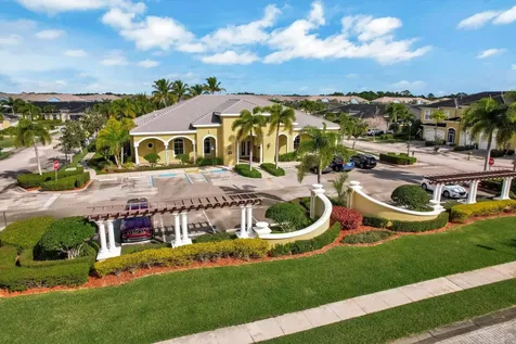 6145 Nw Helmsdale Way Port Saint Lucie FL 34983