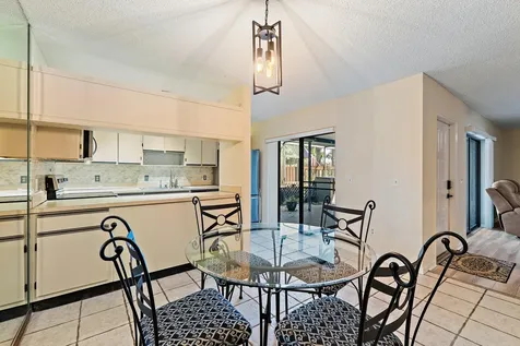 402 Se Castle Court Port Saint Lucie FL 34952