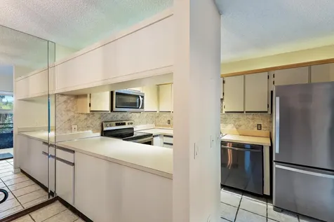 402 Se Castle Court Port Saint Lucie FL 34952