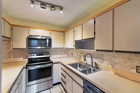 402 Se Castle Court Port Saint Lucie FL 34952