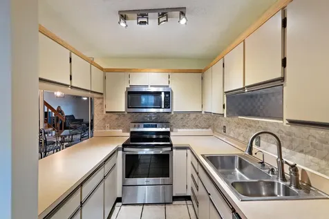 402 Se Castle Court Port Saint Lucie FL 34952
