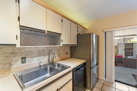402 Se Castle Court Port Saint Lucie FL 34952