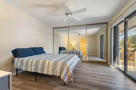 402 Se Castle Court Port Saint Lucie FL 34952