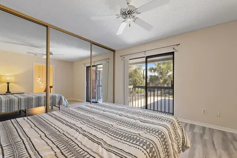 402 Se Castle Court Port Saint Lucie FL 34952